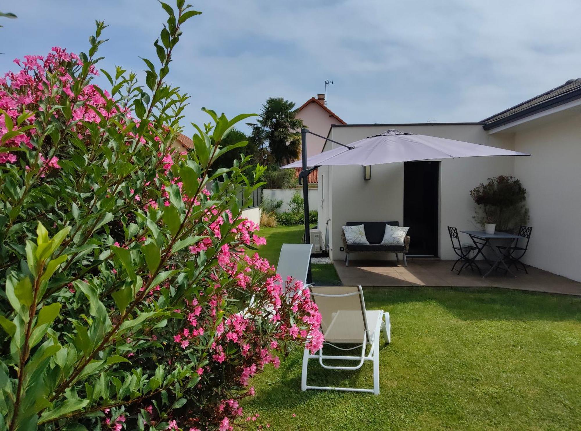 Du Cote De Chez Paule, Avec Entree Independante Et Salle D'eau Privative