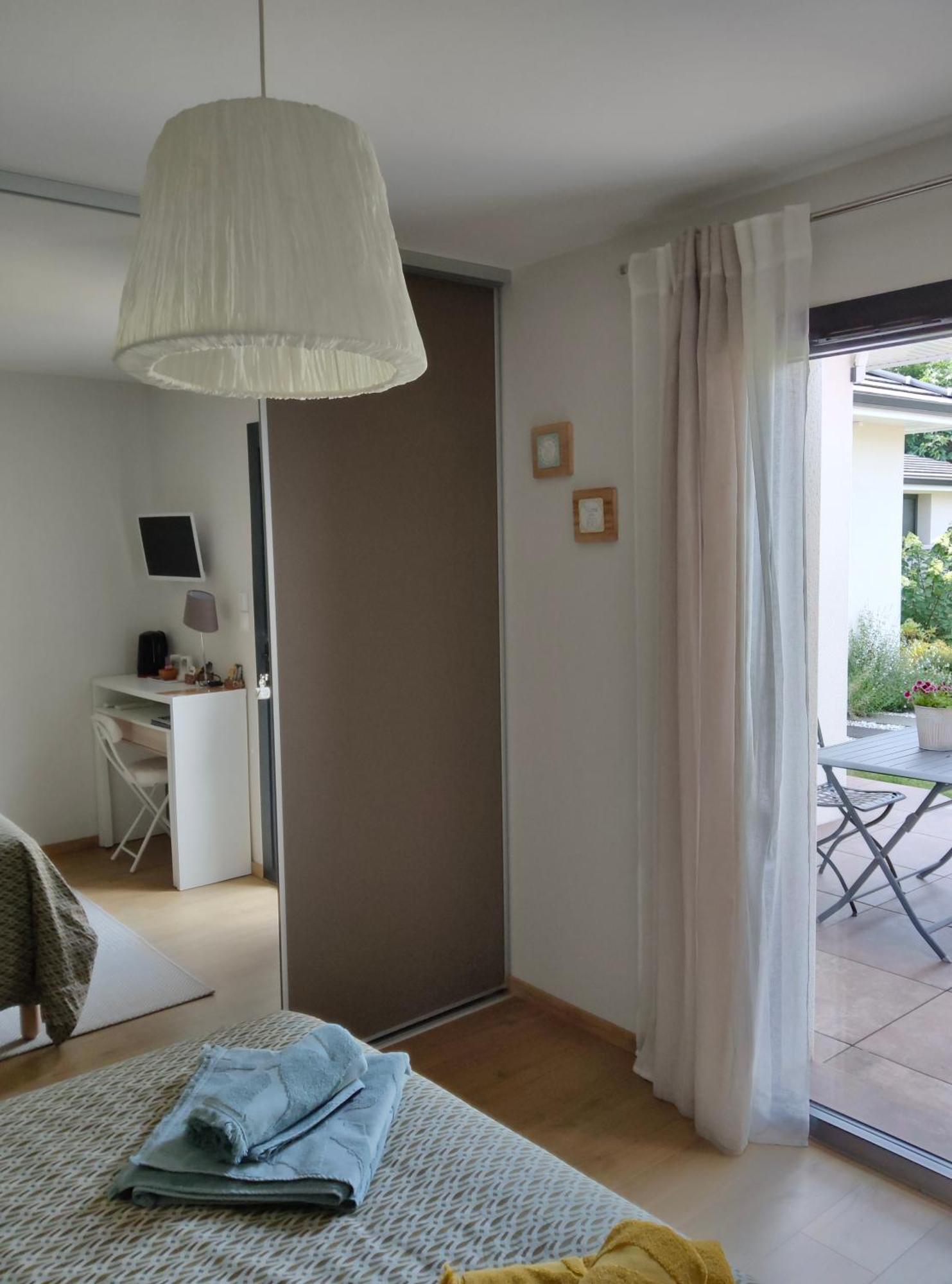 Du Cote De Chez Paule, Avec Entree Independante Et Salle D'eau Privative Semeac