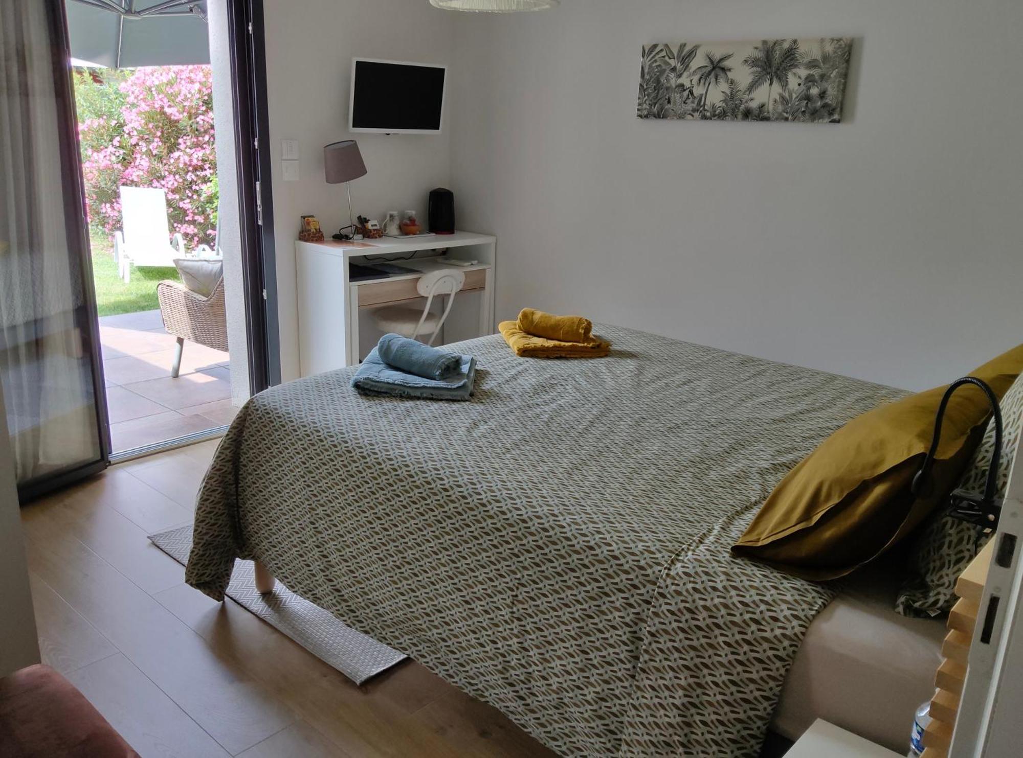 Bed & Breakfast Du Cote De Chez Paule, Avec Entree Independante Et Salle D'eau Privative
