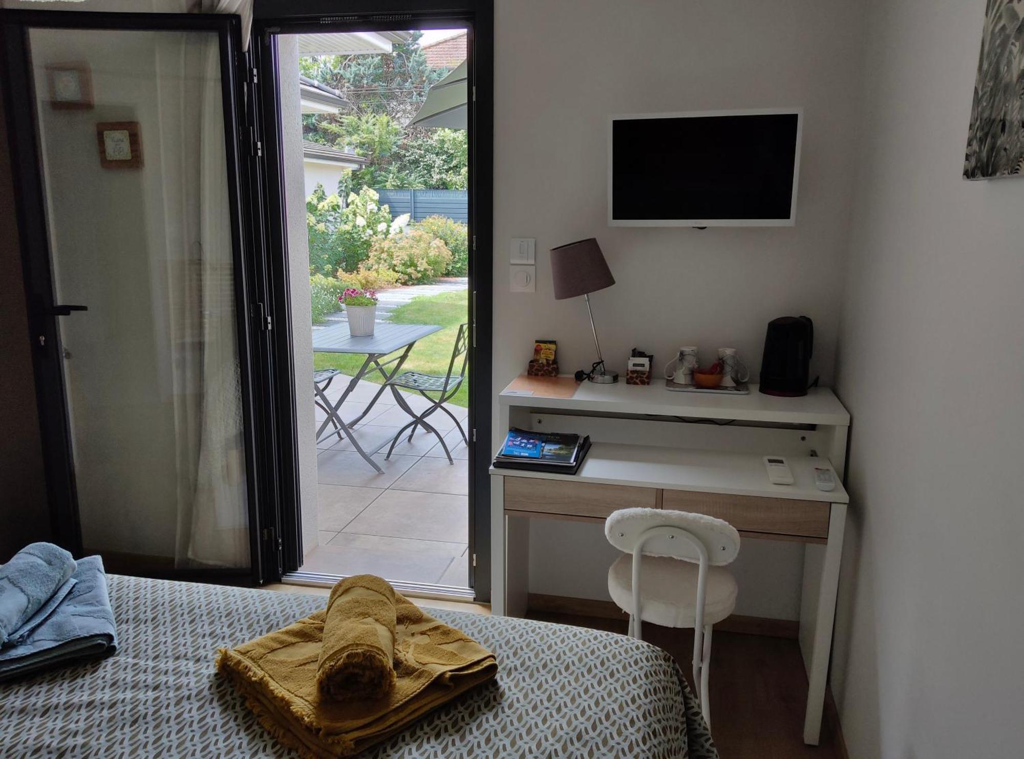 Bed & Breakfast Du Cote De Chez Paule, Avec Entree Independante Et Salle D'eau Privative *